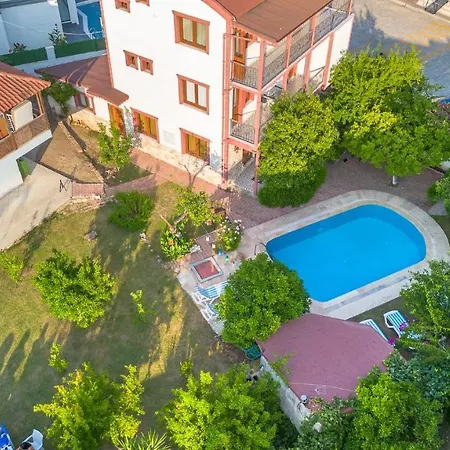 Mavi Deniz 凯梅尔